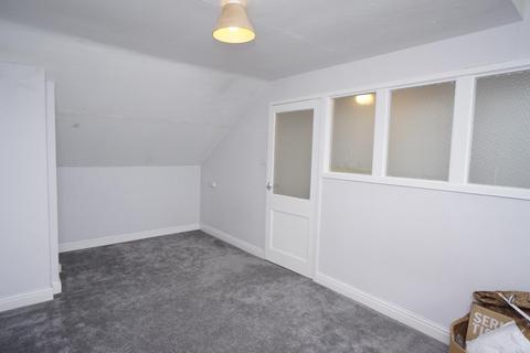 3 bedroom end of terrace house to rent, Carr Road, Sheffield