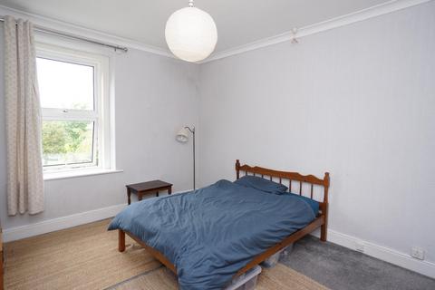 3 bedroom end of terrace house to rent, Carr Road, Sheffield