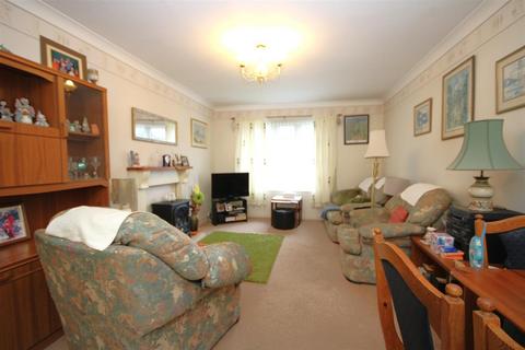 2 bedroom house to rent, Francis Court, Worplesdon Road, Guildford