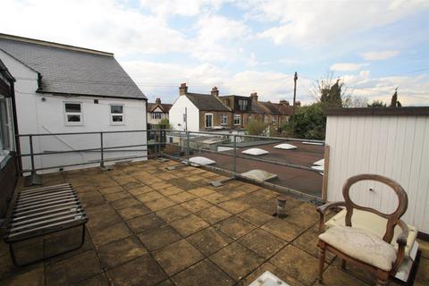 2 bedroom property to rent, Westborough Road, Westcliff-On-Sea