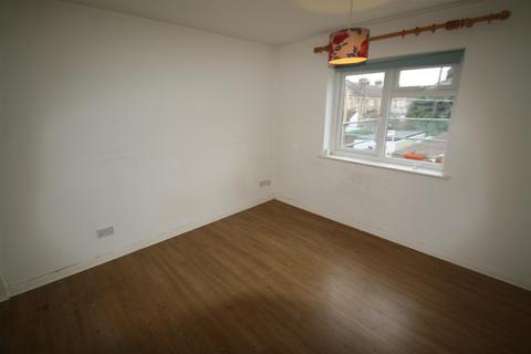2 bedroom property to rent, Westborough Road, Westcliff-On-Sea
