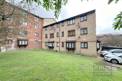 Studio for sale, Magpie Close, Enfield