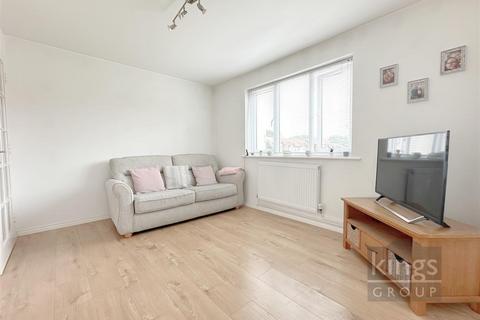 Studio for sale, Magpie Close, Enfield