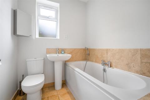 6 Course Road, Ascot, SL5 7HL