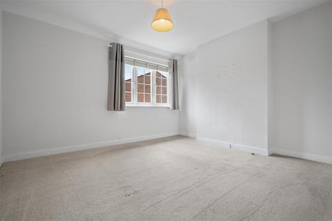 6 Course Road, Ascot, SL5 7HL