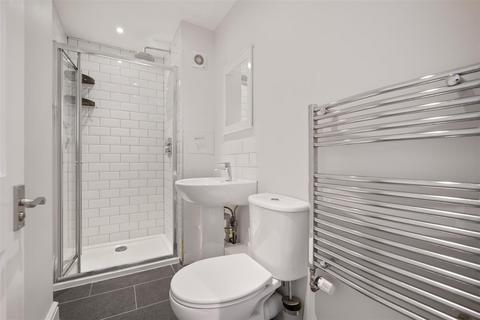 6 Course Road, Ascot, SL5 7HL