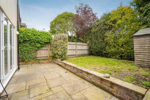 6 Course Road, Ascot, SL5 7HL