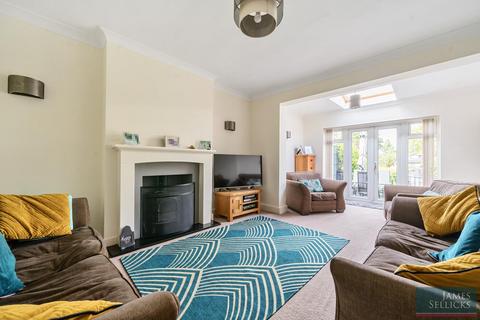 31 Shanklin Drive, Leicester, LE2 3RH