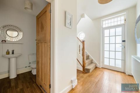 31 Shanklin Drive, Leicester, LE2 3RH