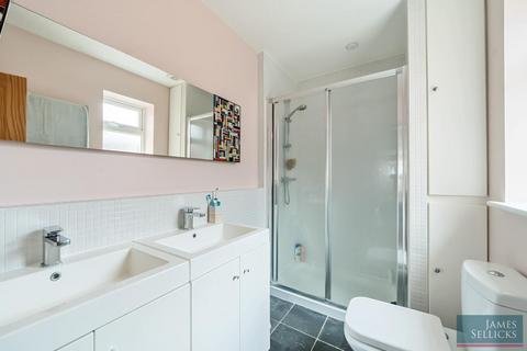 31 Shanklin Drive, Leicester, LE2 3RH