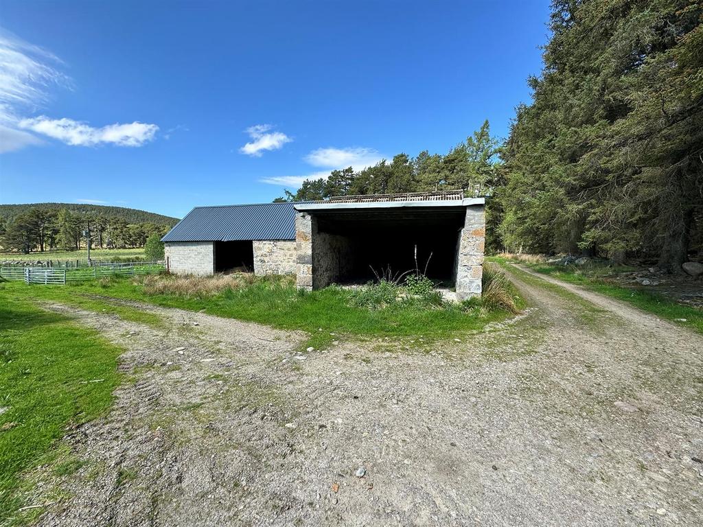 Lochgorm neuk sheds.png