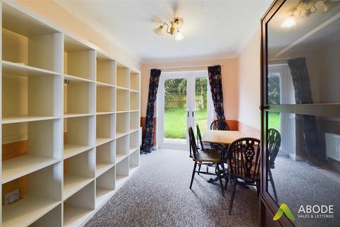 14 Avocet Close, Uttoxeter, ST14 8UG