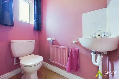 14 Avocet Close, Uttoxeter, ST14 8UG