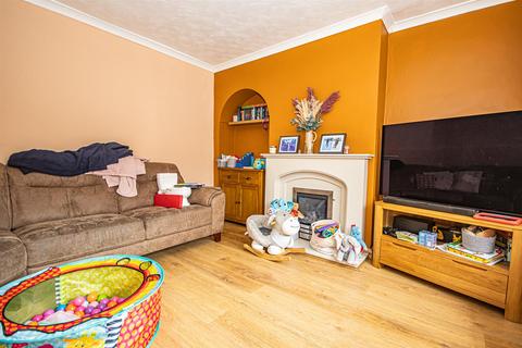 3 bedroom end of terrace house for sale, Redfern Road, Uttoxeter ST14