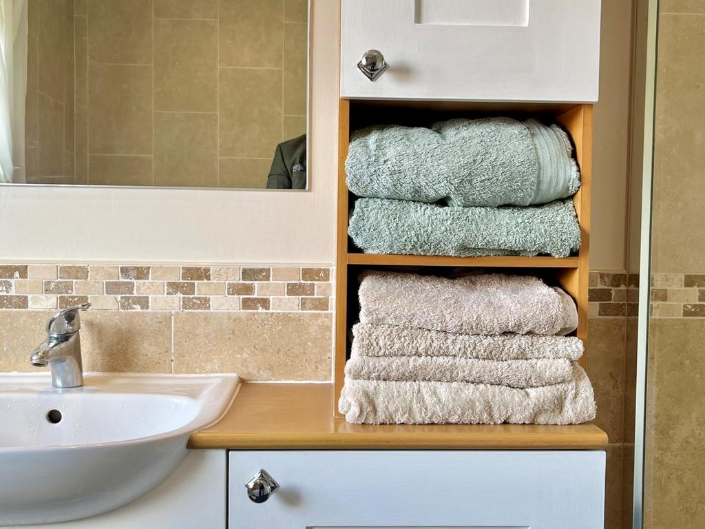 Bathroom 2.jpg