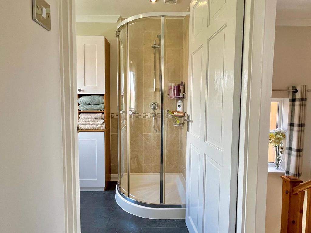 Bathroom 3.jpg