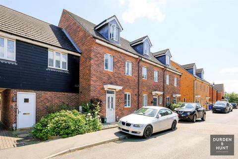 3 bedroom terraced house for sale, Randall Drive, Orsett, RM16