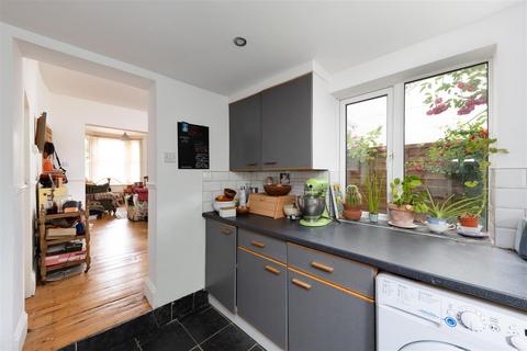 100 Grasmere Road, London, SE25 4RJ