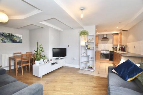 2 bedroom flat for sale, Queens Drive, Finsbury Park