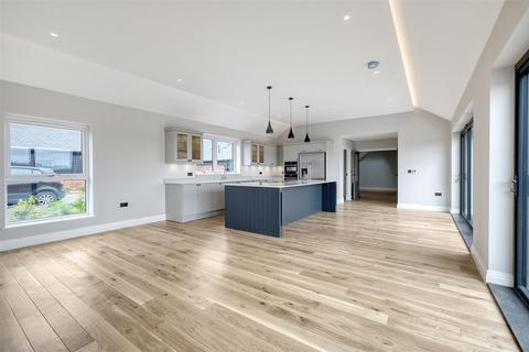 1 Inglefield Road, Fobbing, Stanford-le-hope, SS17 9HW