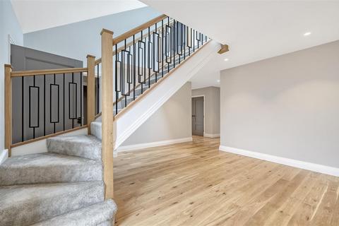 1 Inglefield Road, Fobbing, Stanford-le-hope, SS17 9HW