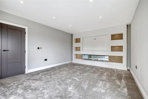 1 Inglefield Road, Fobbing, Stanford-le-hope, SS17 9HW