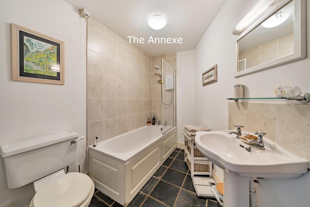 27 The annexe - LABELLED.jpg