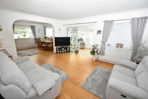 4 bedroom detached house for sale, Gills Avenue, Canvey Island SS8