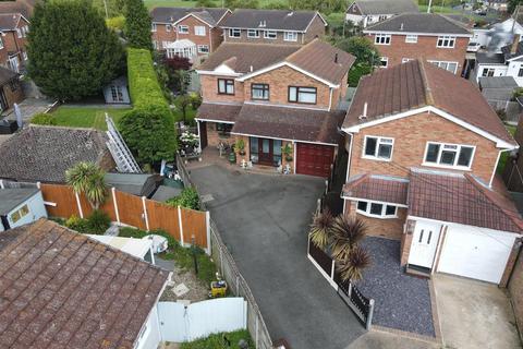4 bedroom detached house for sale, Gills Avenue, Canvey Island SS8