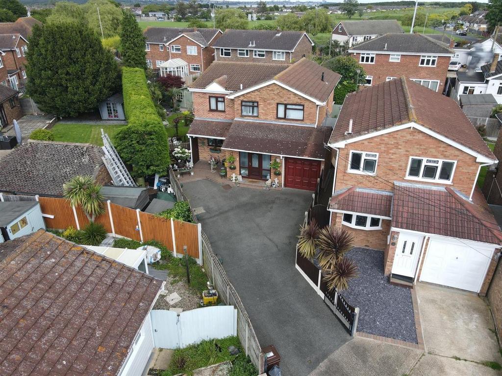Gills Avenue, Canvey Island SS8 4 bed detached house for sale £480,000