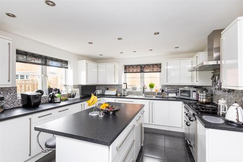 4 bedroom detached house for sale, Copperfield Close, LEEDS LS25