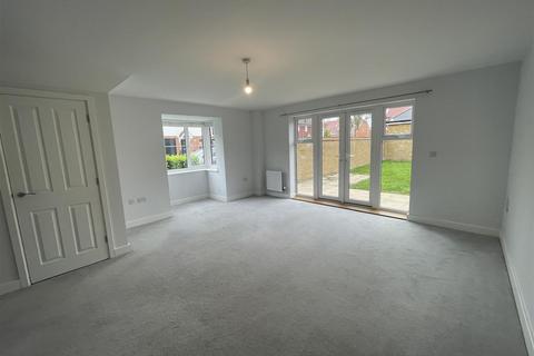 3 bedroom semi-detached house to rent, Lots Drive, Faygate RH12