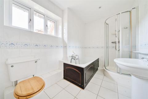 4 Collards Gate, Haslemere, GU27 2HE