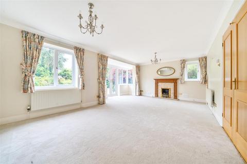 4 Collards Gate, Haslemere, GU27 2HE