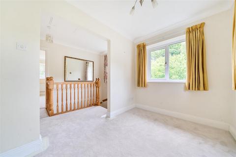 4 Collards Gate, Haslemere, GU27 2HE