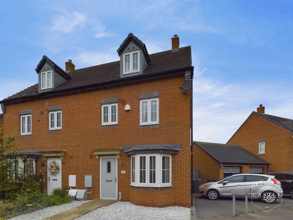 Plum Crescent, Burbage, Hinckley 4 bed semidetached house £290,000