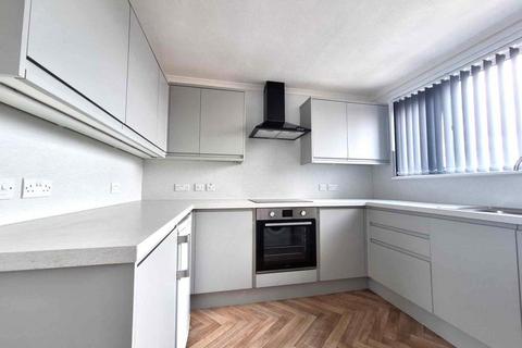 2 bedroom flat to rent, Clifford Road, Bexhill on Sea