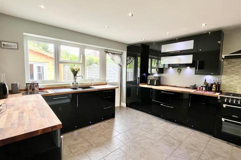 33 Eldon Road, Halesowen, B62 0EL