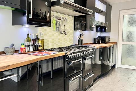 33 Eldon Road, Halesowen, B62 0EL