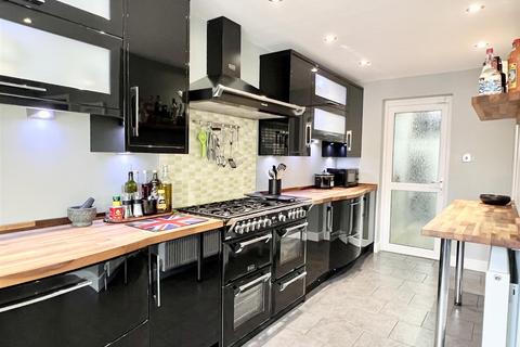 33 Eldon Road, Halesowen, B62 0EL