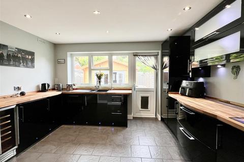 33 Eldon Road, Halesowen, B62 0EL