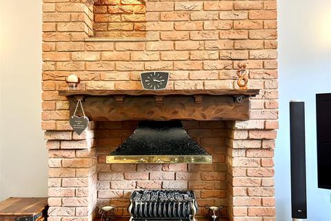 33 Eldon Road, Halesowen, B62 0EL