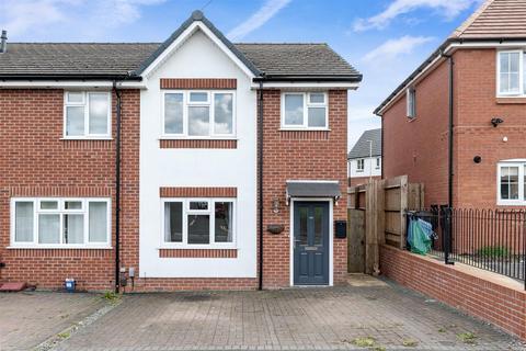 3 bedroom end of terrace house for sale, Cochrane Road, Dudley