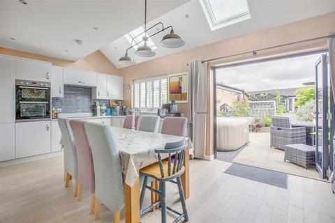 22 Fairfields, Great Kingshill, High Wycombe, HP15 6EP