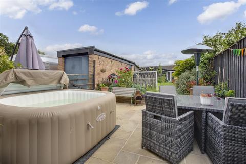 22 Fairfields, Great Kingshill, High Wycombe, HP15 6EP