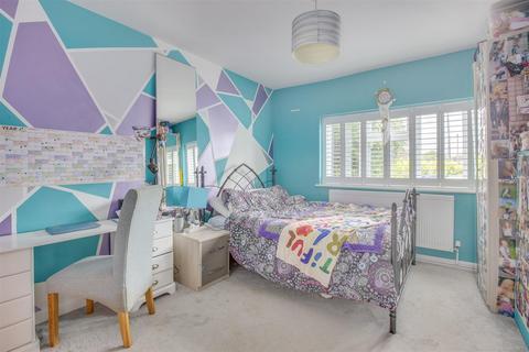 22 Fairfields, Great Kingshill, High Wycombe, HP15 6EP