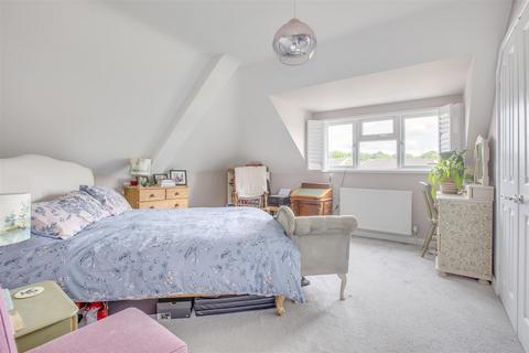 22 Fairfields, Great Kingshill, High Wycombe, HP15 6EP
