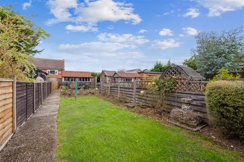 3 bedroom end of terrace house for sale, New Road, Great Kingshill HP15