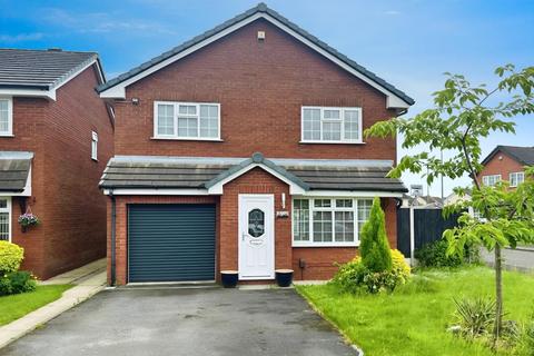 4 bedroom detached house to rent, Harts Farm Mews, Leigh