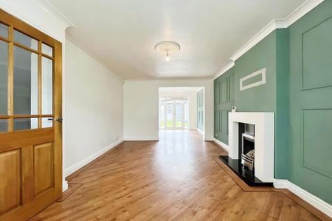 4 bedroom detached house to rent, Harts Farm Mews, Leigh